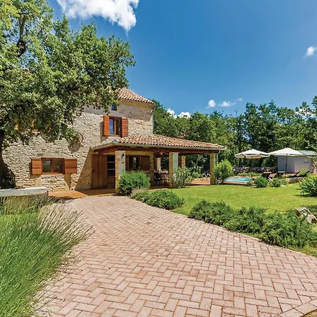 Holiday home Lovely Home In Klarici With Kitchen