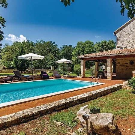 Holiday home Lovely Home In Klarici With Kitchen *