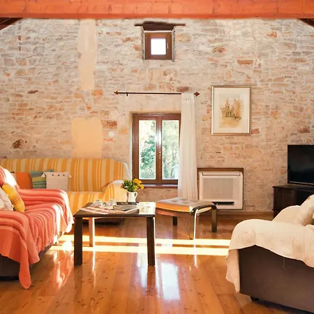 Holiday home Lovely Home In Klarici With Kitchen Jursici