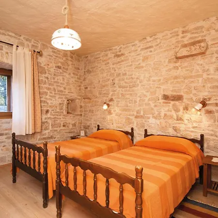 Holiday home Lovely Home In Klarici With Kitchen
