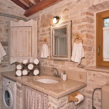 Holiday home Lovely Home In Klarici With Kitchen *