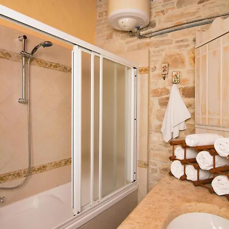 Lovely Home In Klarici With Kitchen *